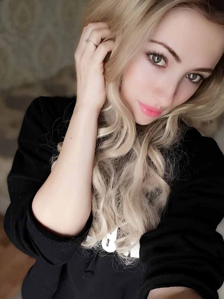 Оксана привлекальеная девушка из Саратова цена от 3000 руб