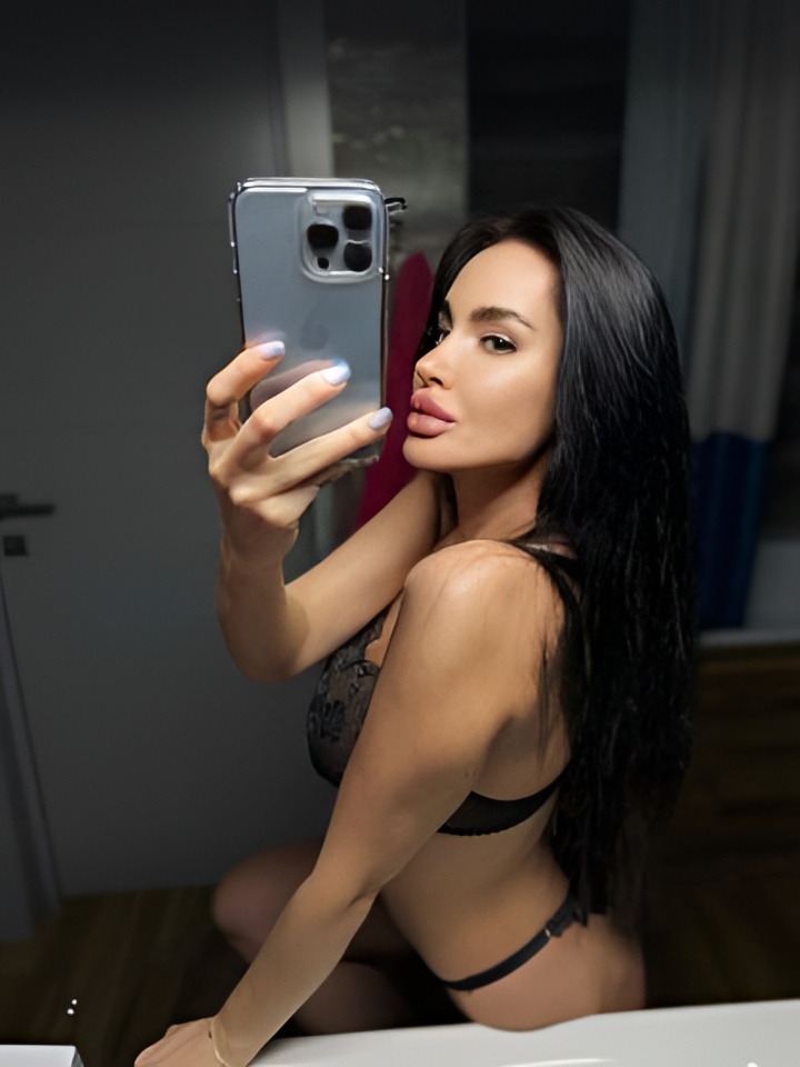 Розалия привлекальеная девушка из Саратова цена от 3000 руб