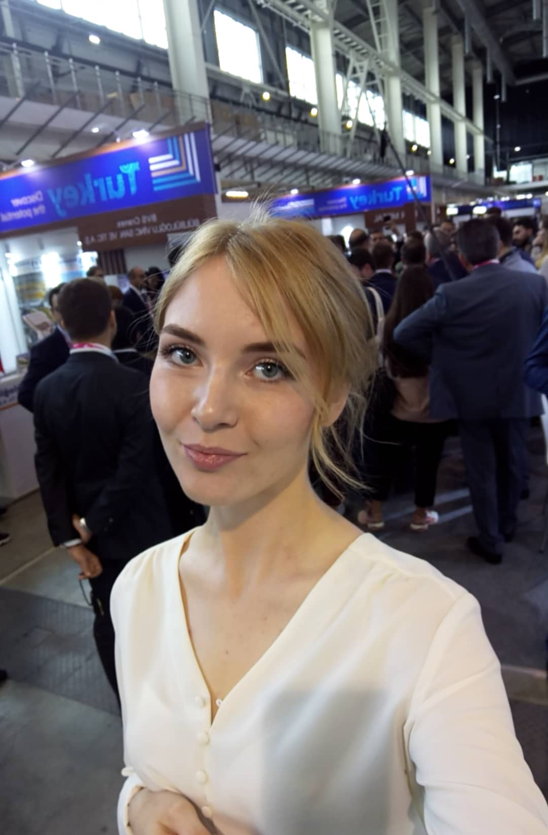 Мира привлекальеная девушка из Саратова цена от 3000 руб