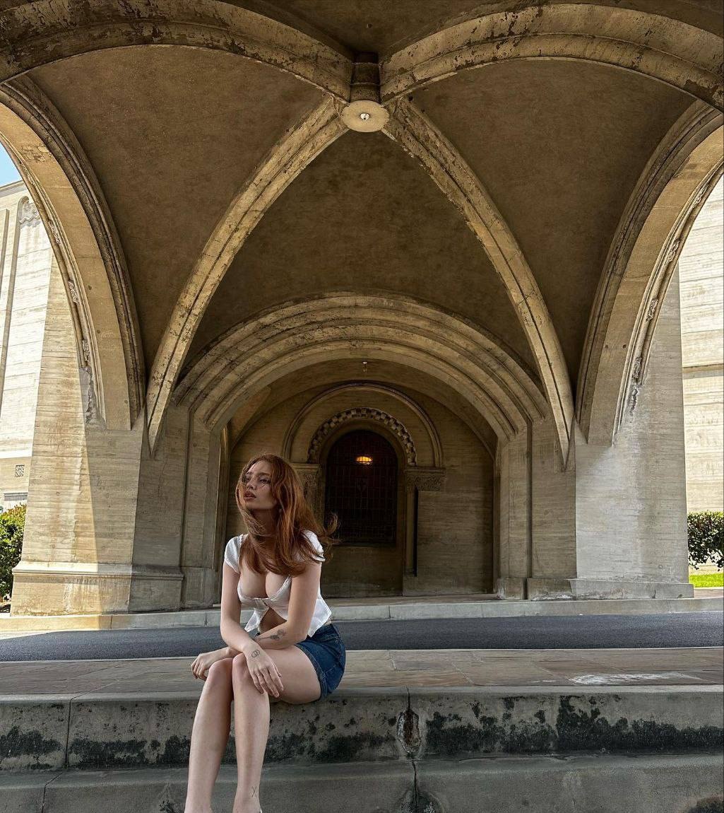 Александра привлекальеная девушка из Саратова цена от 3000 руб