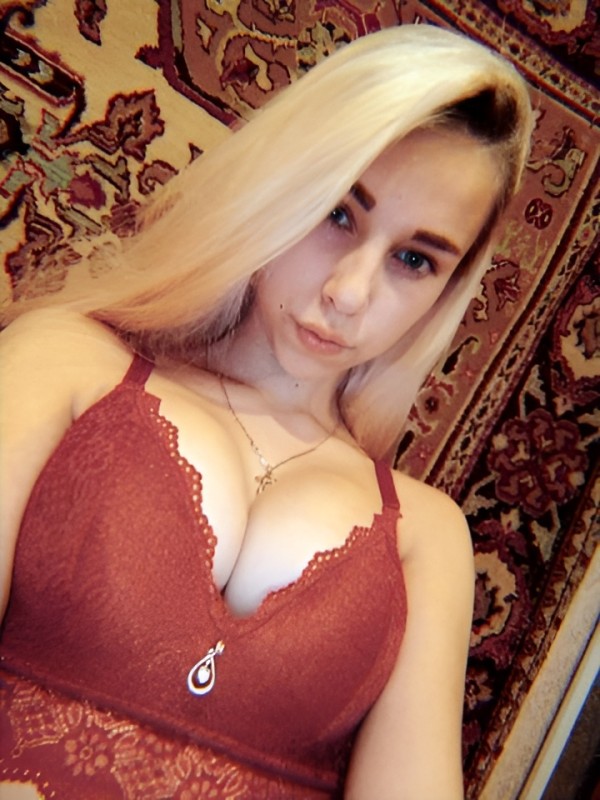 Адель привлекательная девушка из Саратова цена от 5000 руб