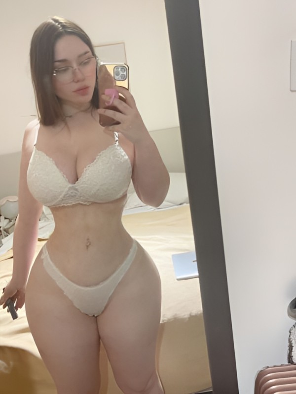 Стефания привлекательная девушка из Саратова цена от 10000 руб