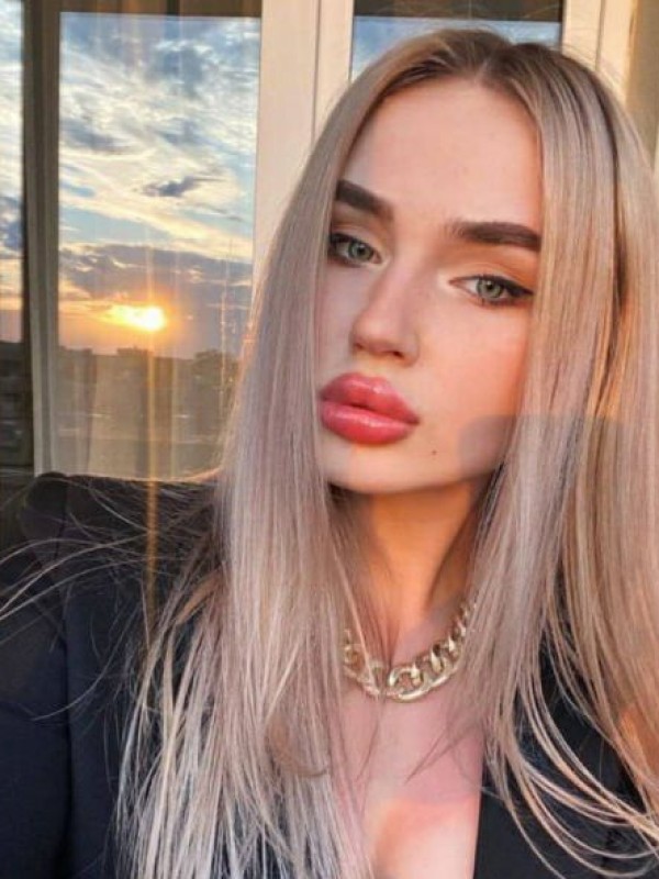 Эмилия привлекательная девушка из Саратова цена от 4000 руб