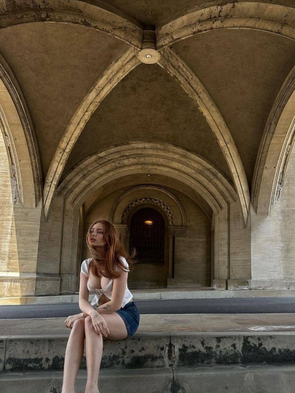 Александра привлекательная девушка из Саратова цена от 3000 руб